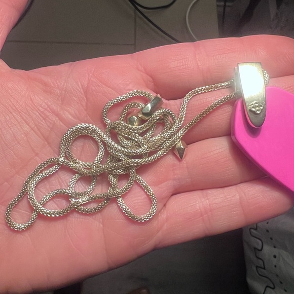 Kendra Scott Fuchsia Pendant Necklace with Gold Chain. Inez adjustable chain EUC - Picture 10 of 11